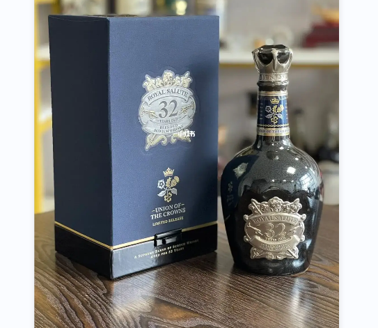 ROYAL SALUTE 32Y